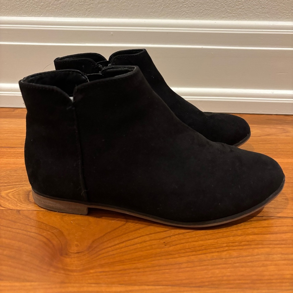 Cat & Jack Opal Zipper Booties Black Suede - girls’ size 4